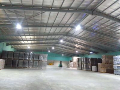 عمل هنجر مستودع