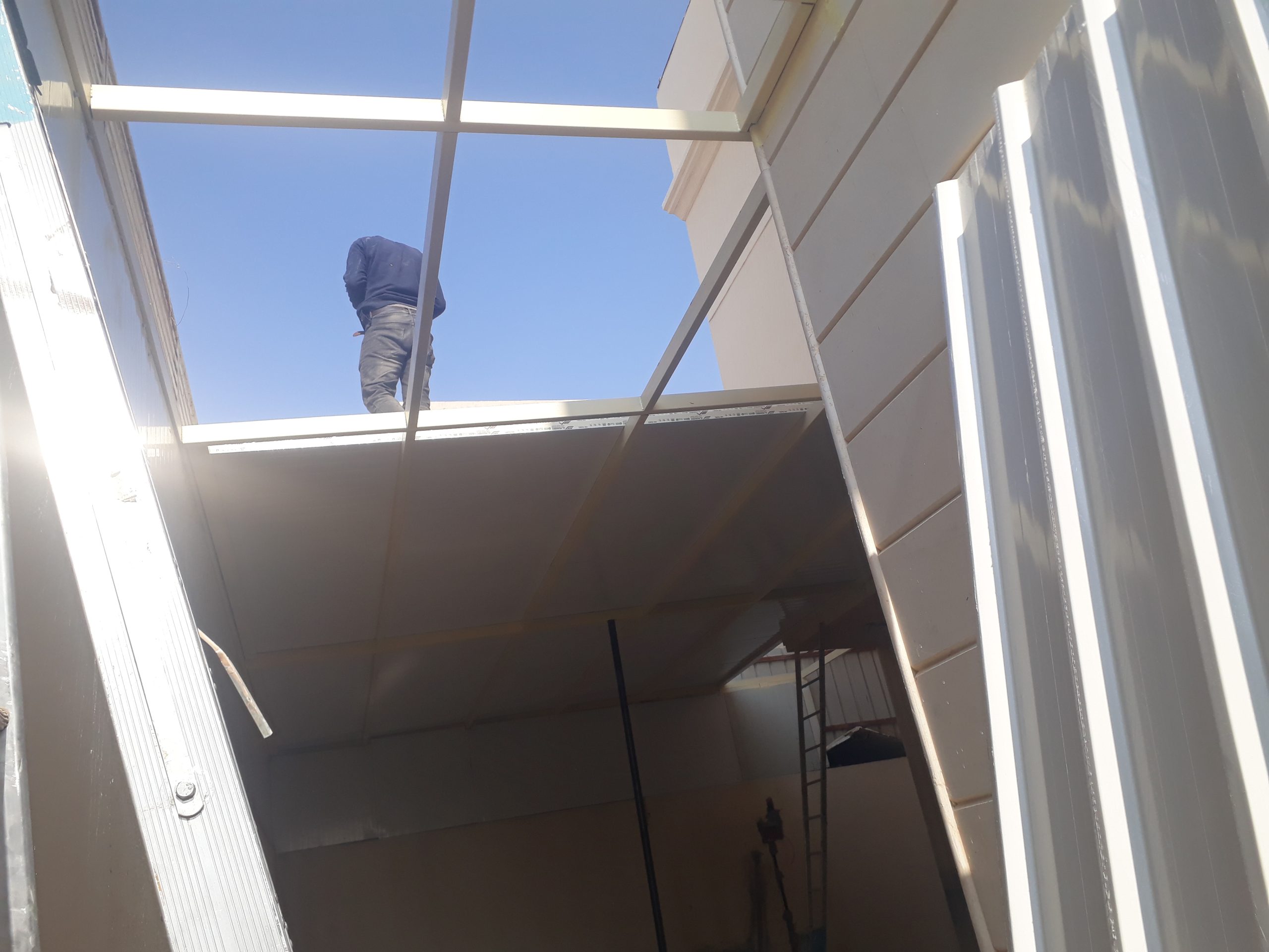 مقاول تركيب سندويش بنل