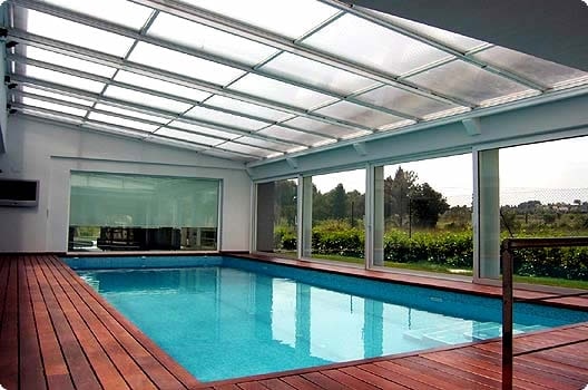 مظلات المسابح الزجاجية