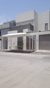 مظلات مواقف سيارات